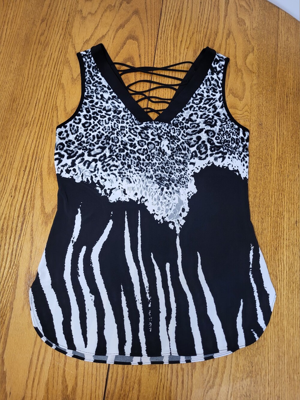 ✨️Frank Lyman Animal Print Top Sz 8